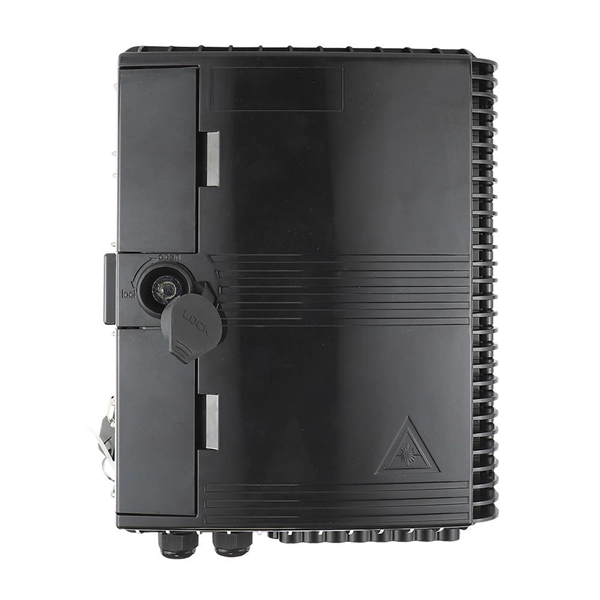 Fusion splicing method between four-core optical fiber and pigtail